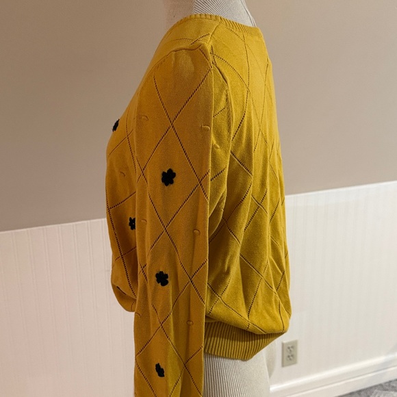 Yumi Kim Knitwear yellow Sweater with Black embroidered flowers M 8 40 Anthro - Picture 3 of 9